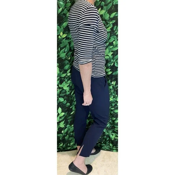 ✨ White House Black Market The Slim Crop Pants | Navy | Size 4 - Picture 5 of 8